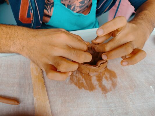 Photo Art Thérapie Perceptuelle page prestations atelier poterie BMA à La Réunion