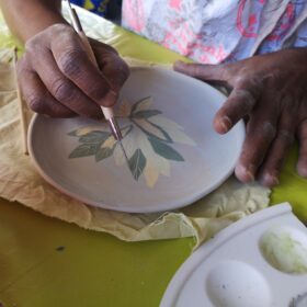 Photo finition 1 page À propos atelier poterie BMA à La Réunion