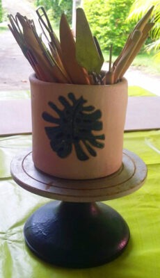 Pot-outils-page-accueil-atelier-poterie-BMA-à-La-Réunion