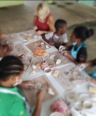 Photo structures spécialisées page pour qui? Atelier poterie BMA à La Réunion